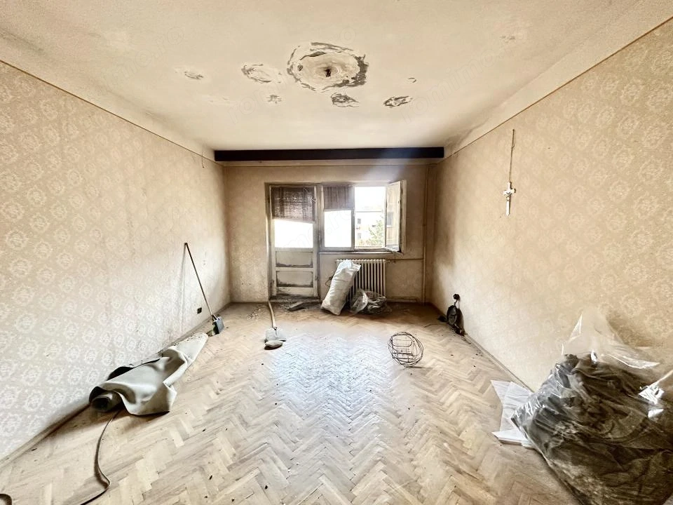 Apartament cu 3 camere decomandat - necesita renovare – Zona Soarelui