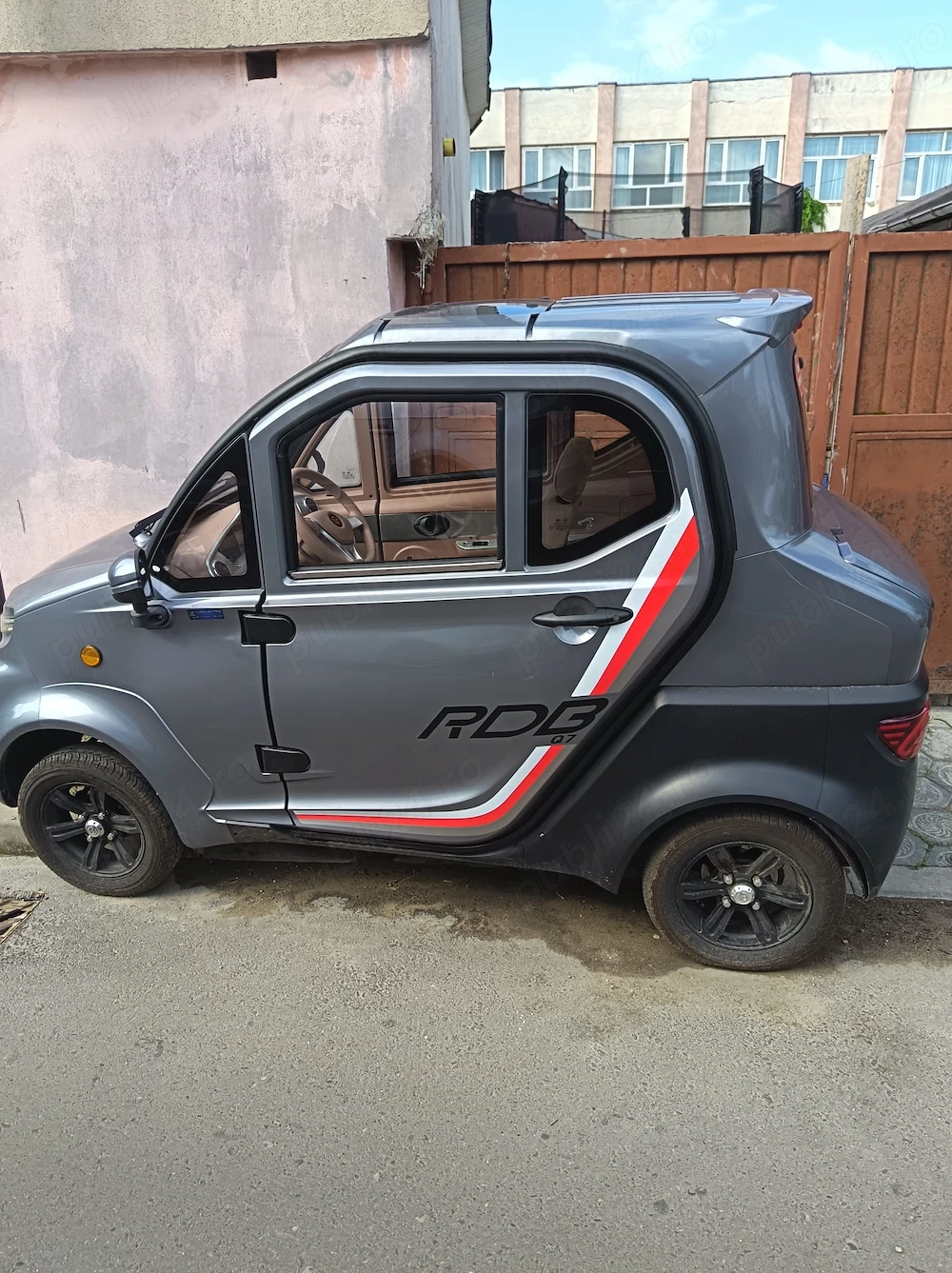 Proprietar vând mașină fără permis electrică 2 locuri din 2025  cu doar 600km 