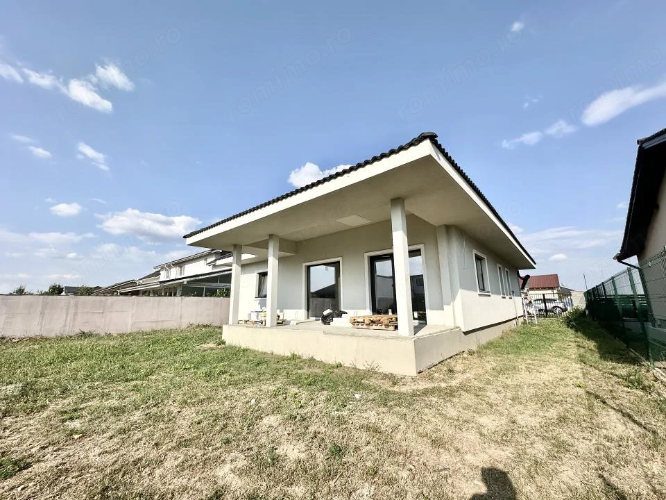 Casa individuală cu 3 camere - 90 mp utili si 640 de teren - Mosnita Noua