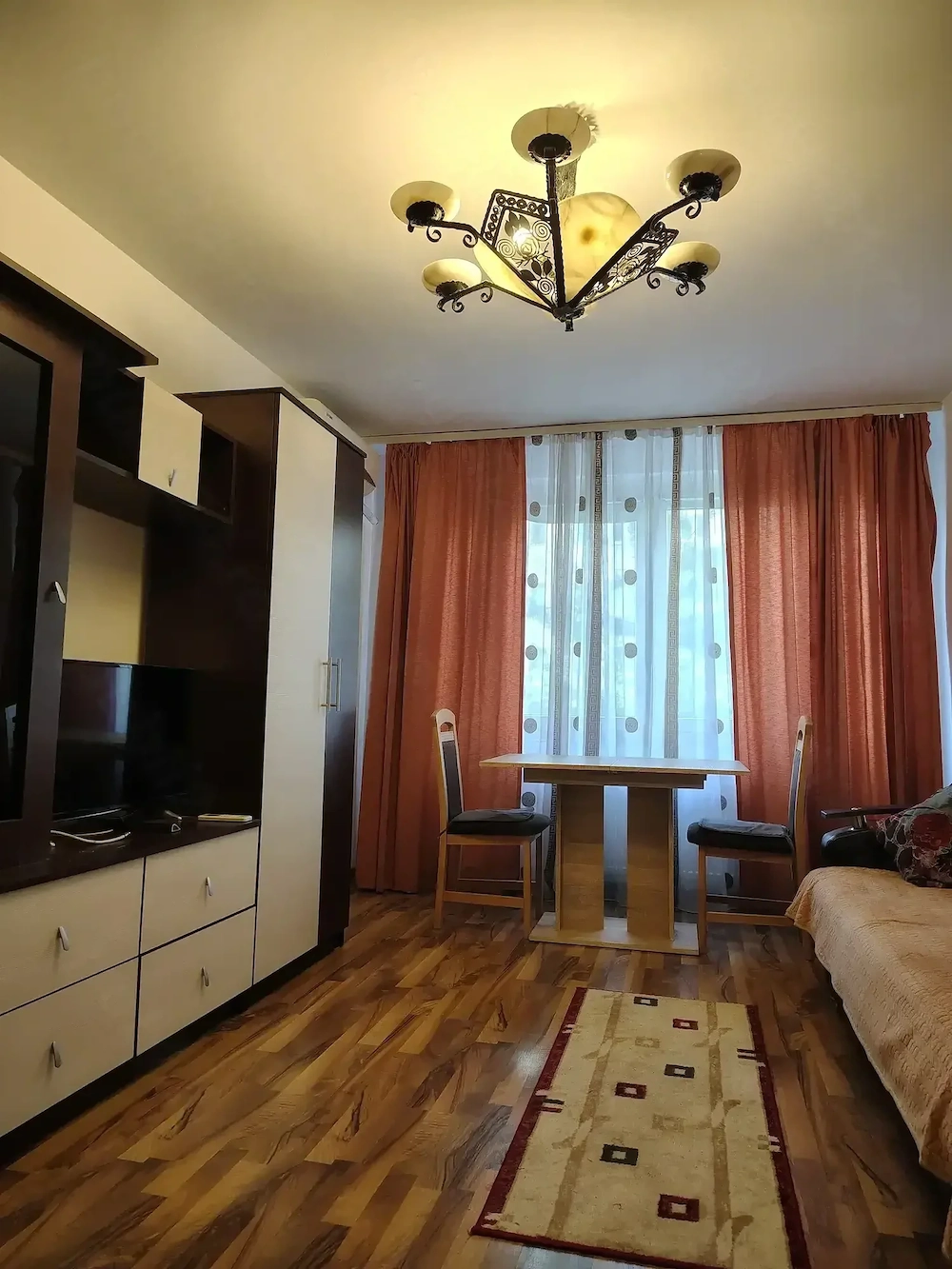 Proprietar inchiriez apartament cu doua camere in zona Dristor