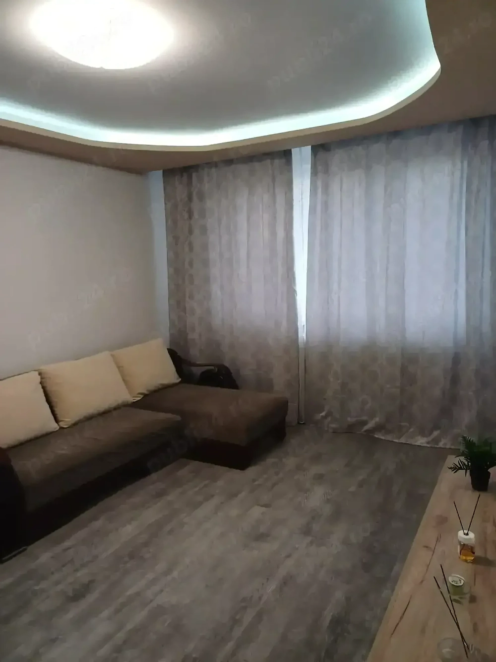 Închiriez apartament