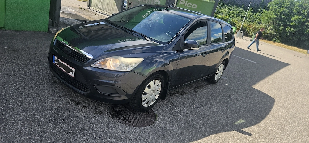 Vand ford focus  an 2009 recent adus 