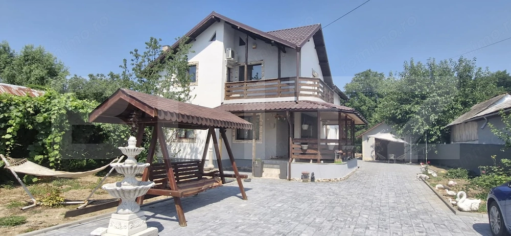 Casă de vânzare, teren de 1.000 mp, zona Titu