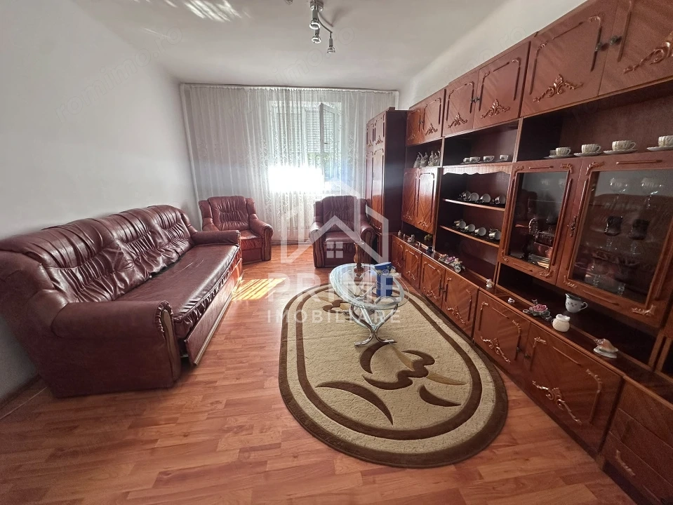 Apartament 2 camere| etaj 1| zona Cugir 