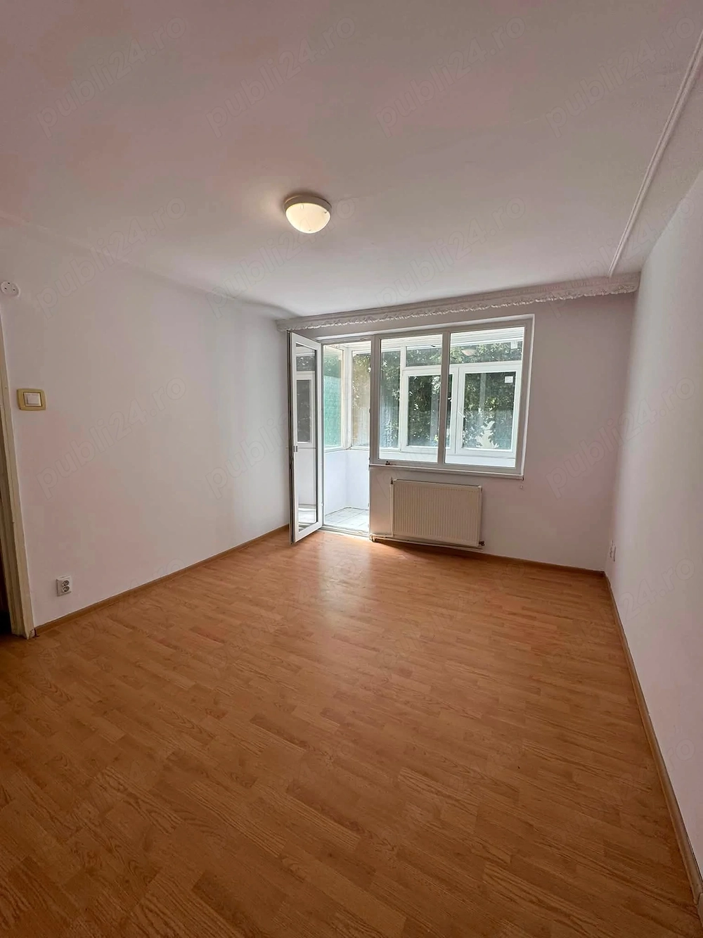 De vanzare apartament cu 3 camere, decomandat, etajul 2, Pret 52500 euro negociabil