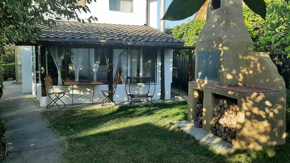 Casă solidă 120 mp, curte 700 mp amenajată   Vânători Petrăchioaia
