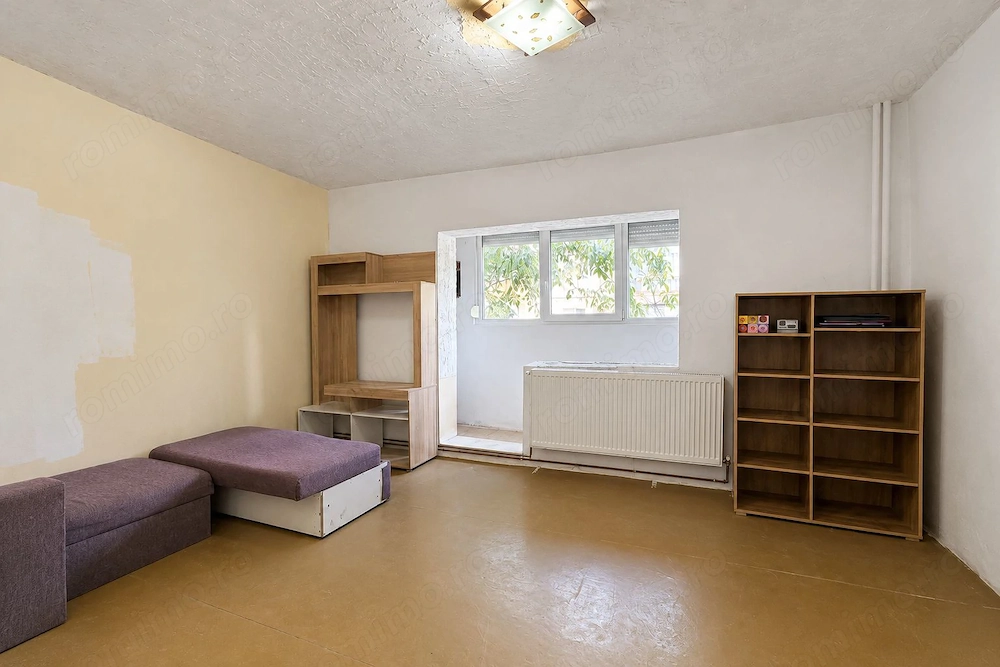 Apartament 1 cameră, zona Confecții, decomandat, centrală proprie