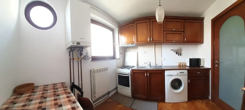 Proprietar, inchiriez 2 camere Complex Studentesc