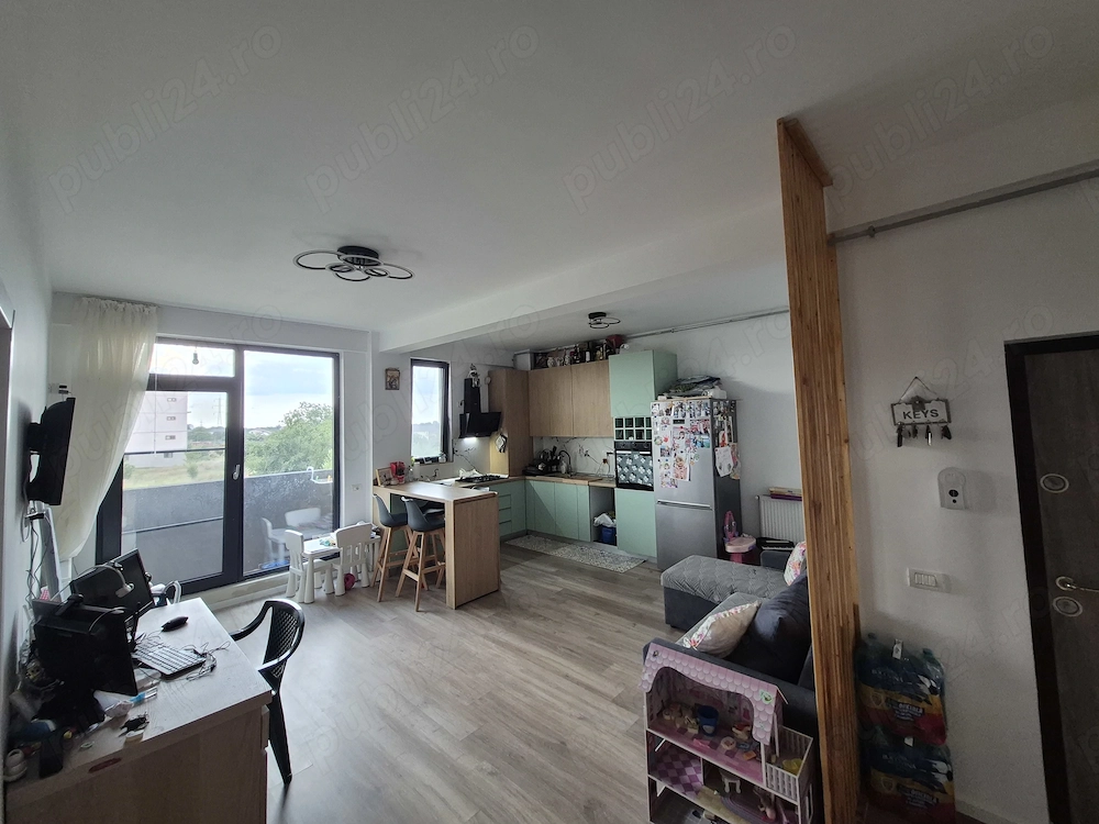 Vand apartament cu 2 camere