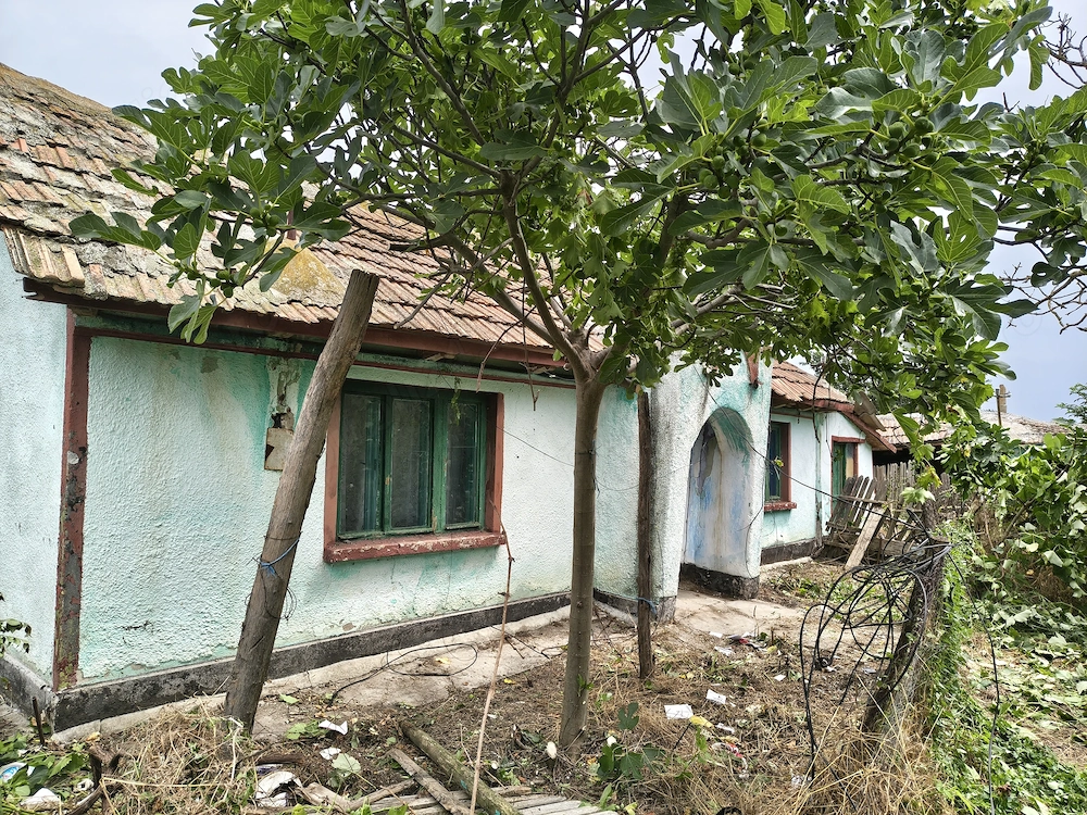 Casă bătrânească cu teren de 1050m de vânzare!!!