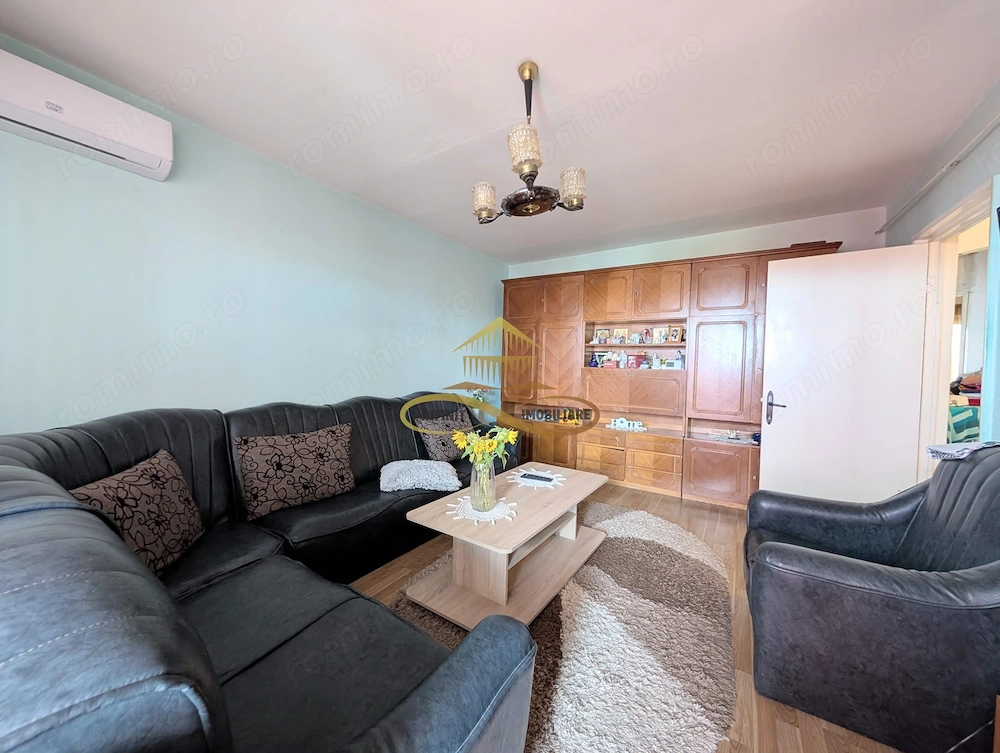 Apartament 3 camere decomandate, str.9 Mai