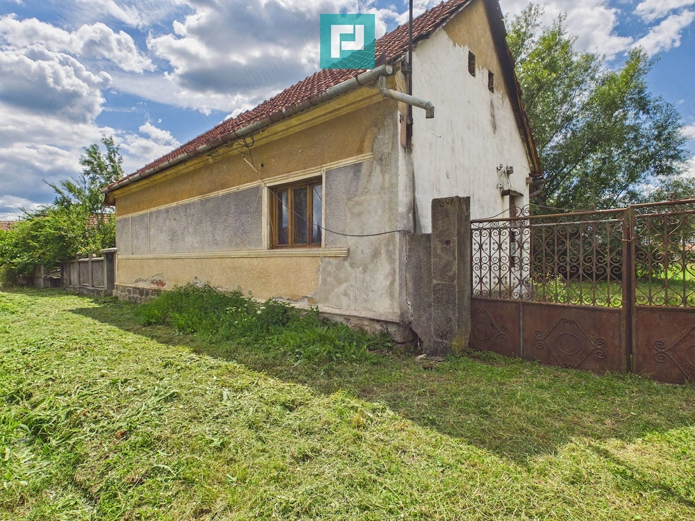 Casă cu teren de 2341 mp, în Bonțești, Arad