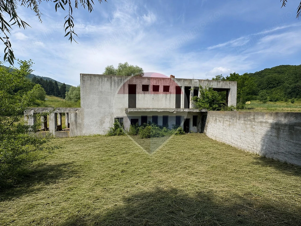 Cladire comerciala cu teren 10.000 mp | DN 13 - Hanul Bogatii-Maierus