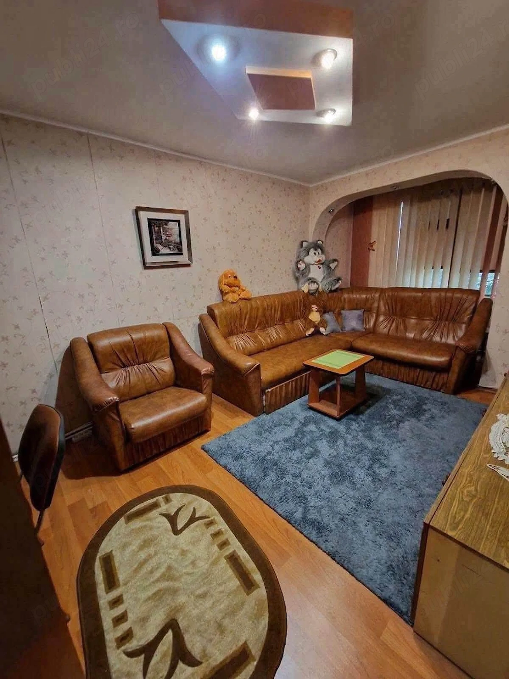 De vanzare apartament cu 3 camere decomandat, mobilat si utilat, Pret 49900euro
