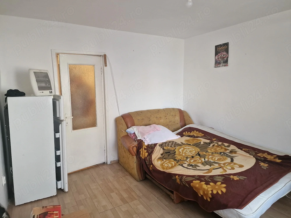 Garsoniera Maratei 26mp etaj 1 termopan mobilata usa metalica luminoasa gresie faianta 