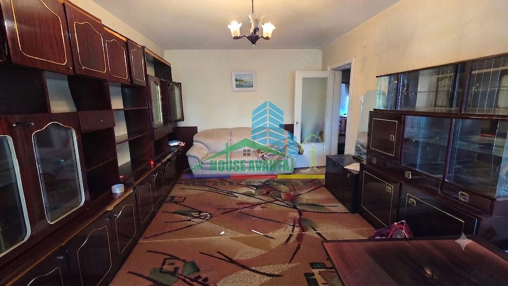 Apartament 3 camere de renovat | Focșani, Zona Casa de Pensii