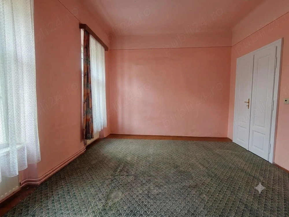 Apartament Ultracentral cu 3 camere,Boxa si cota parte de teren.