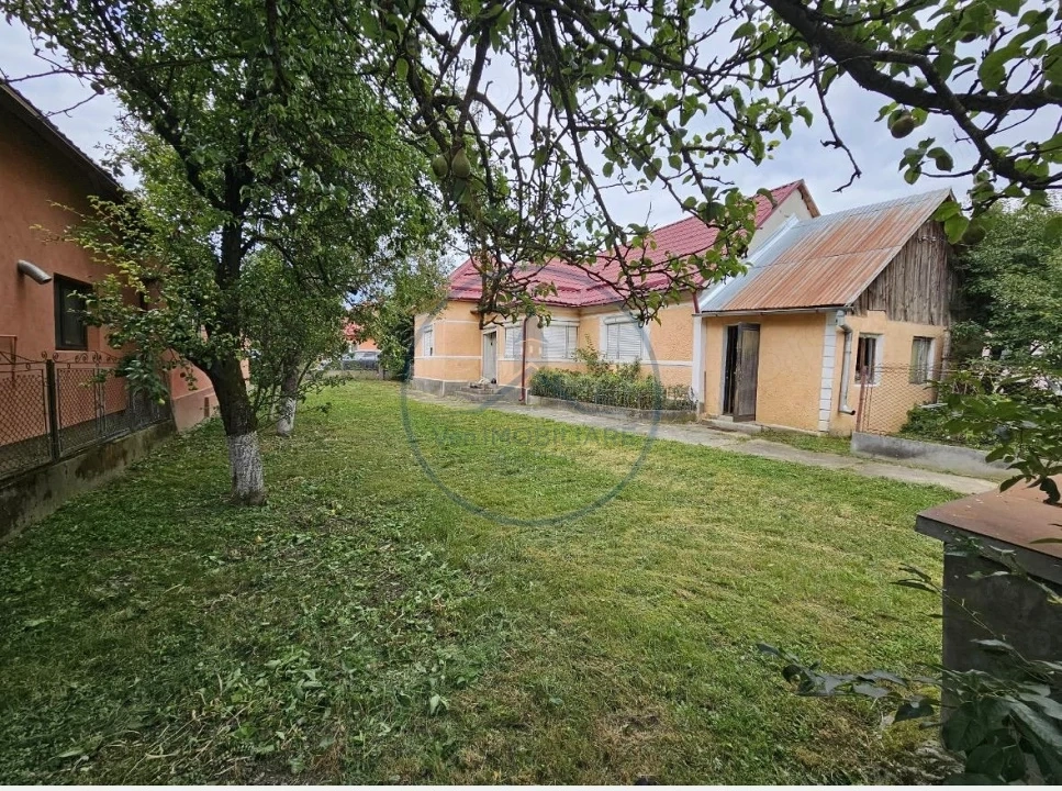 Casă cu grădină generoasă și toate utilitățile, la 25 km de Bistrița
