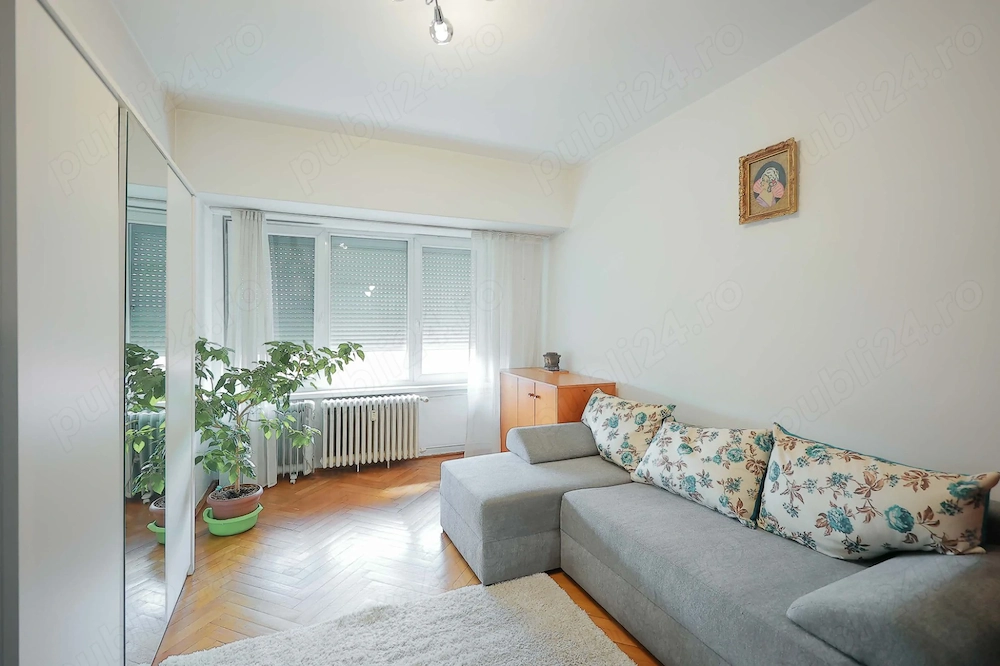 Apartament 3 Camere, Ultracentral, De Închiriat 500 euro pe lună.