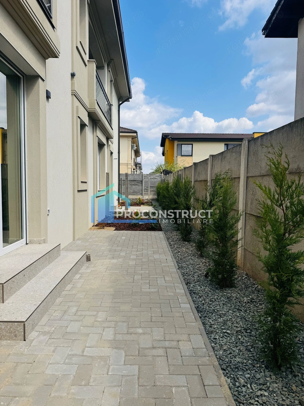 DE VÂNZARE APARTAMENT CU 2 CAMERE|CURTE PROPRIE|LOC DE PARCARE|GIROC|