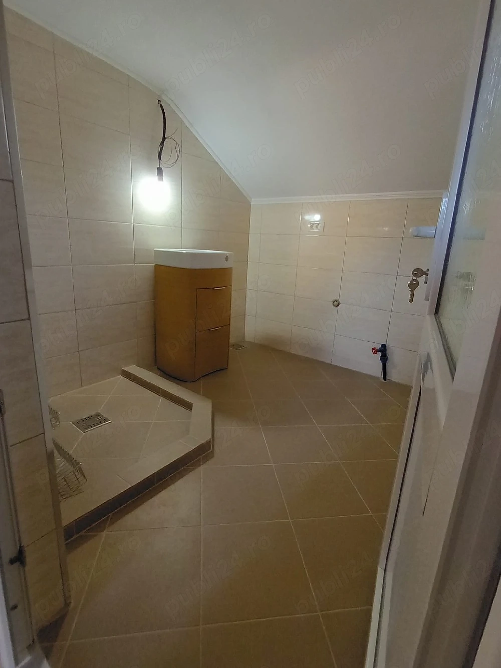 Vând casă de vacanță în localitatea Soveja, județul Vrancea preț 34500 euro