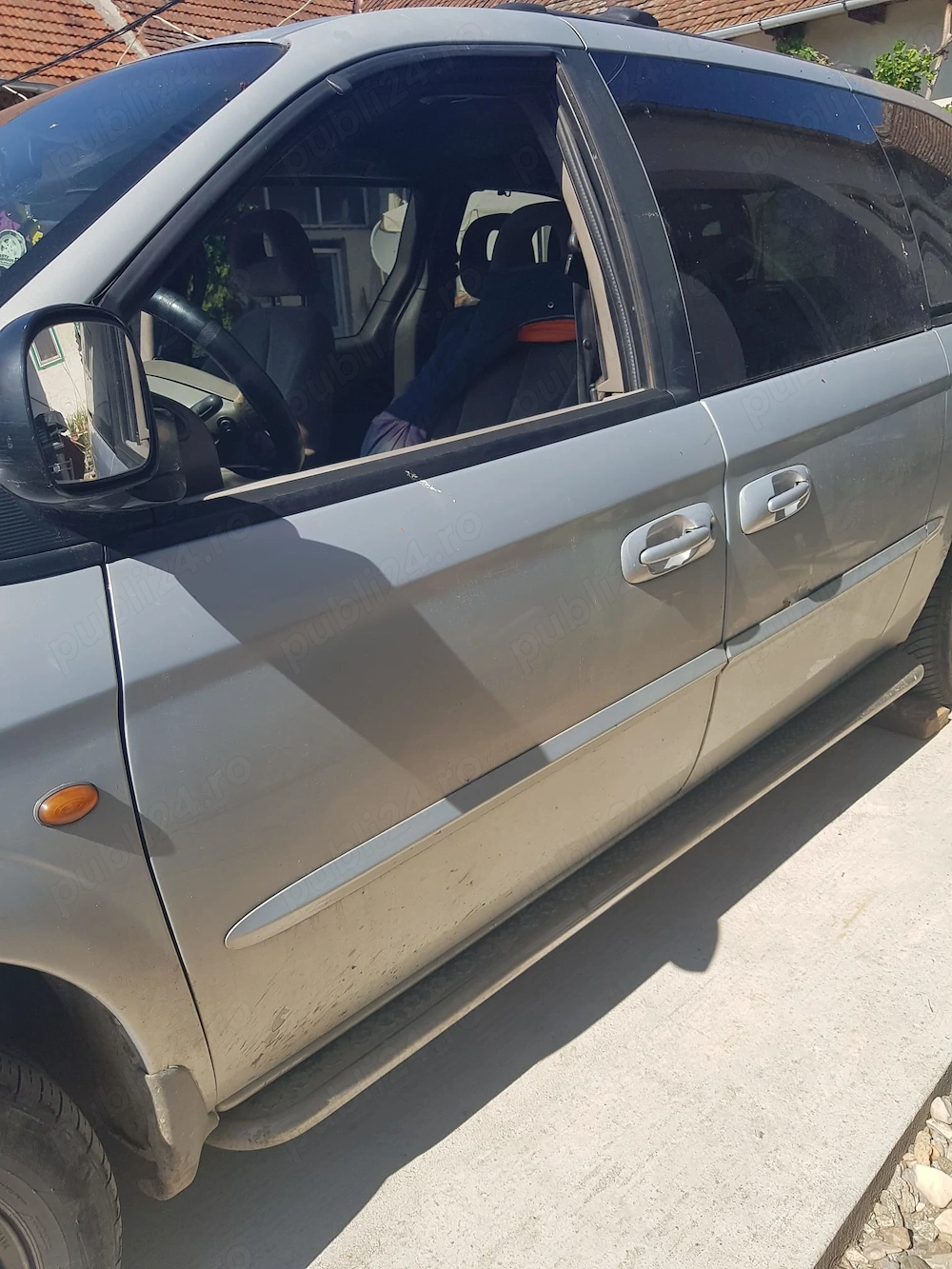 Vand Chraysler 2,5 tdi, 7 locuri an 2001 pret 1.700  negociabil