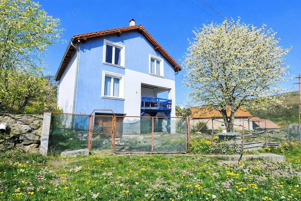 Casă spațioasă 450 mp cu teren generos 1900 mp în Ciurila, jud,CJ