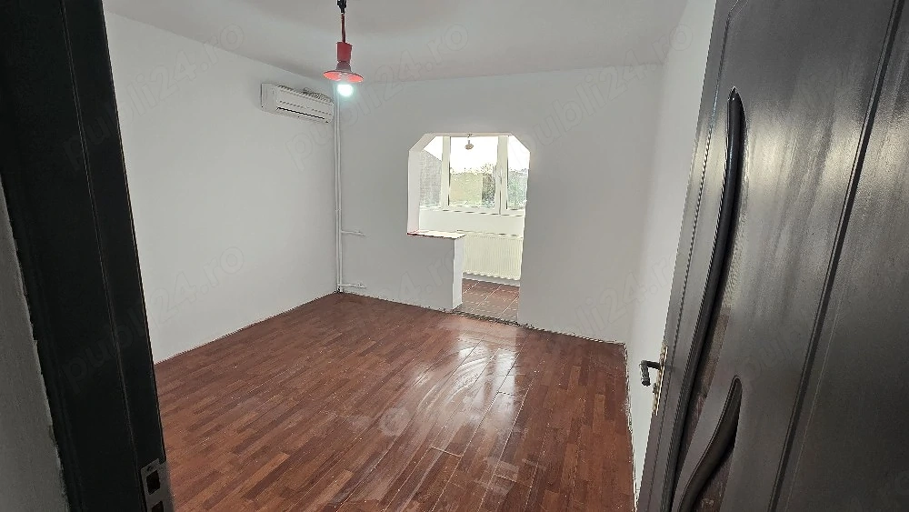 Ocazie! Apartament Spațios 3 Camere, 2 Băi, 3 Balcoane - Etaj 2, Zona Velenţa, Strada Şcoalelor, Ora
