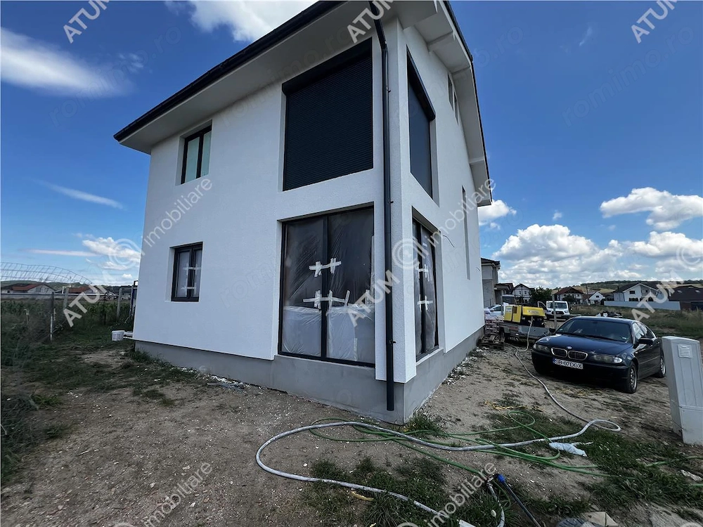 Casa individuala cu 4 camere si teren de 310 mp in Cristian zona Sere