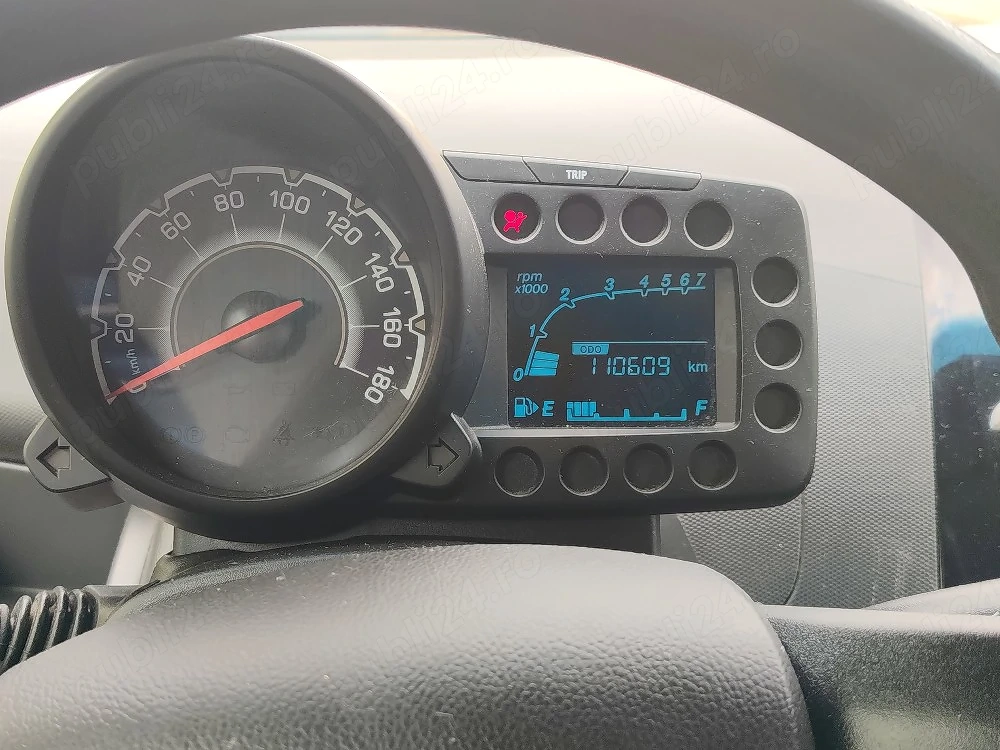 vând Chevrolet spark 2012