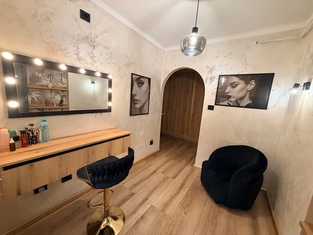Închiriez post de lucru   cameră în salon    Deva 