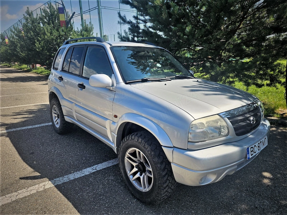 Suzuki Grand Vitara 2005 - 2.0 benzina - 4x4 cu reductor - Stare foarte buna