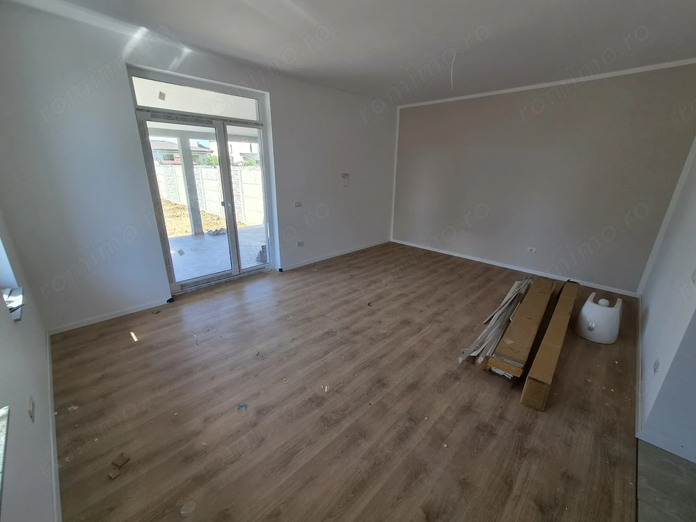 Teren Generos. Zona excelenta. 4 Camere. Bucatarie Inchisa si camara