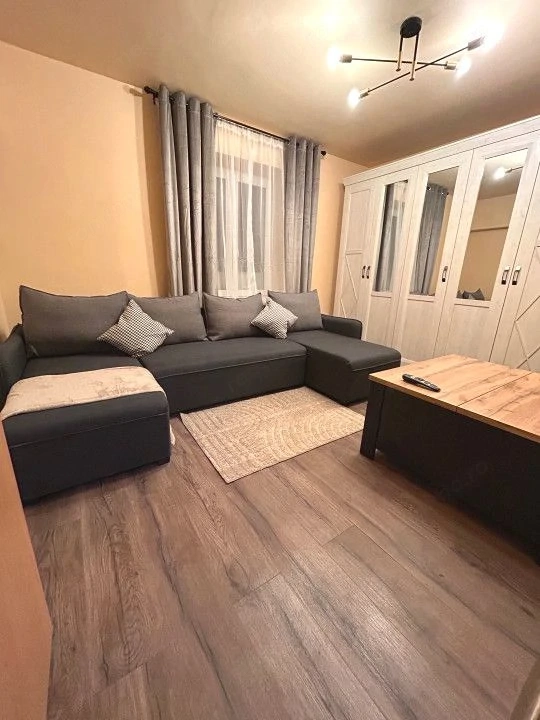 Garsoniera la casa zona Trei Stejari