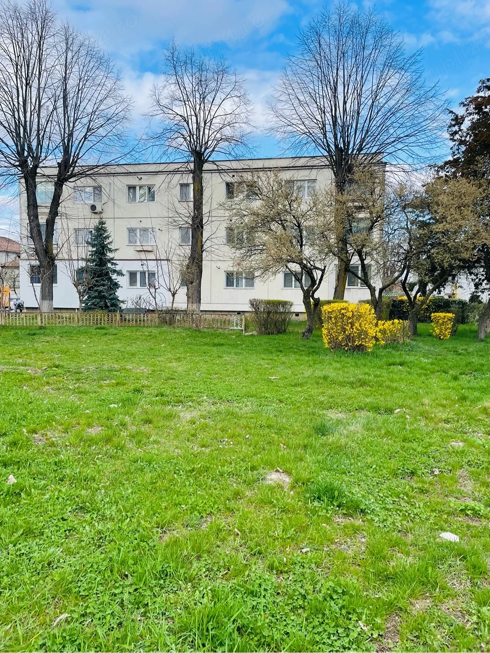 Proprietar, vand apartament cu 3 camere ultracentral in Onesti