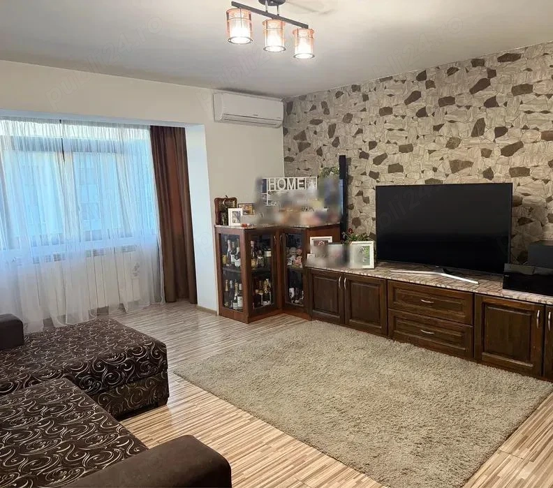 Apartament cu 4 camere zona Scoala 17