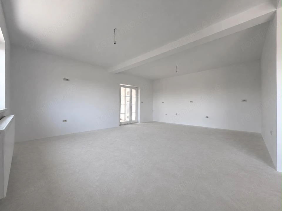 Duplex cu 3 camere, 80 mp utili, 16 mp terasa, 463 mp teren - Sag.
