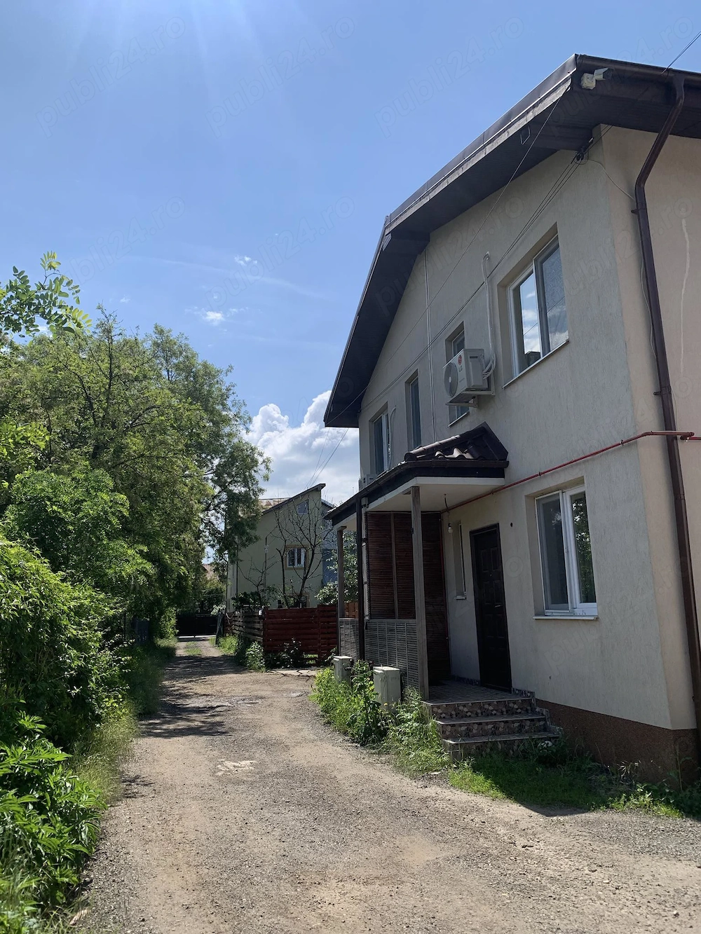 Casă de închiriat tip duplex P+1E+Pod