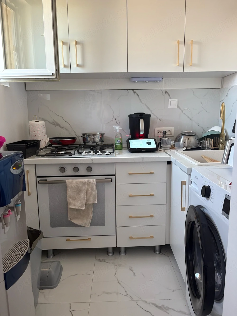 Vand apartament 3 camere, 2 bucatarii Calea Sagului