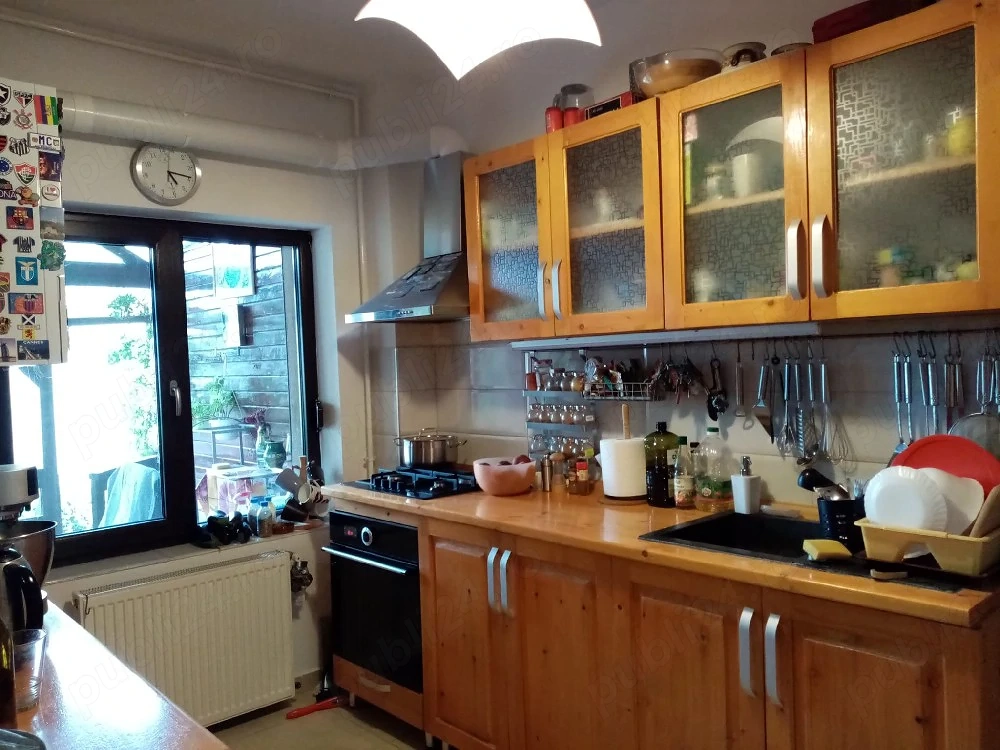 PROPRIETAR inchiriez et.1+2 in vila Rosu Chiajna, 4 camere, 2 bai, terasa, 2 parcari