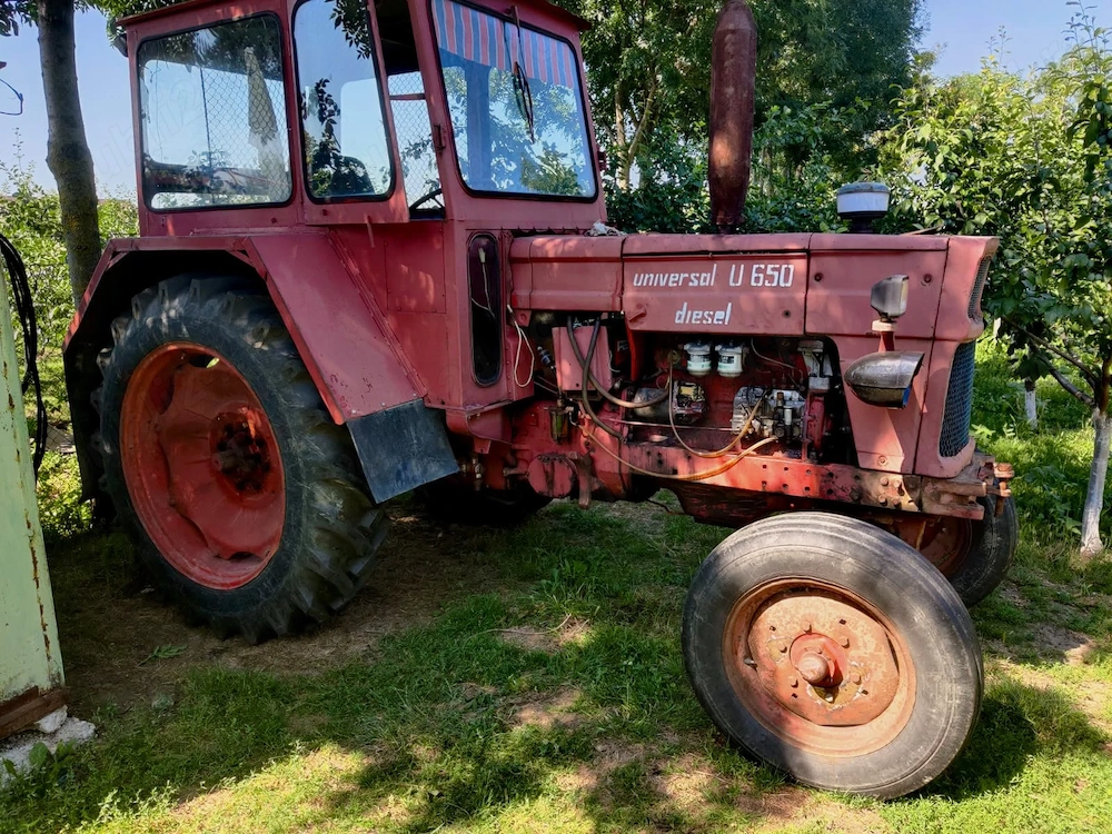 Vând tractor U650 