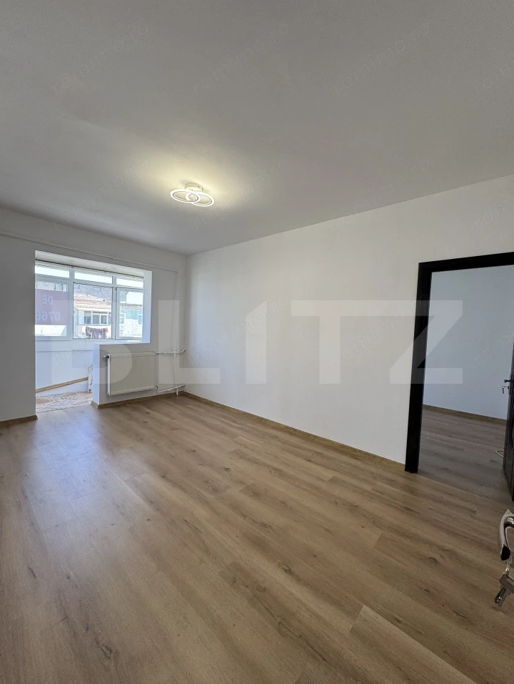 Apartament 3 camere, 45 mp, zona Craiovița Nouă