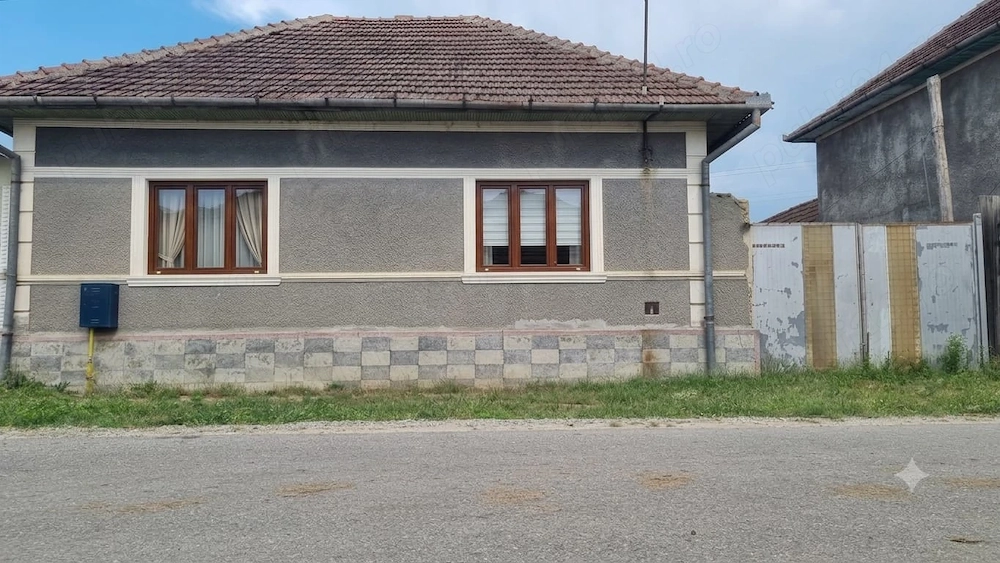 casa de vanzare cu curte