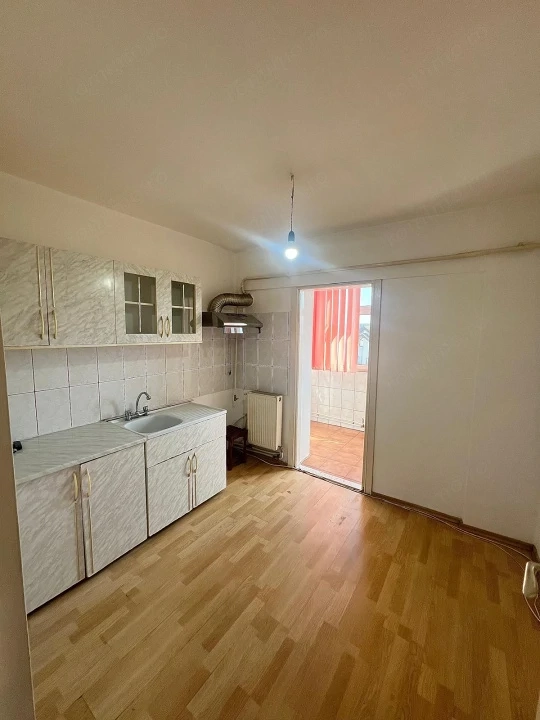 Apartament 2 camere spatios central, Bals 