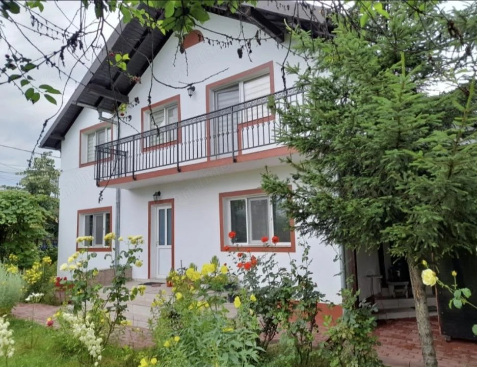 Casă cu teren 1000mp - zona SLAVA
