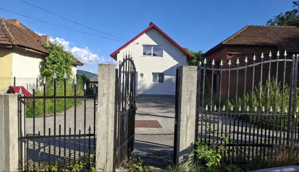 Casă de vânzare în comuna Corbi