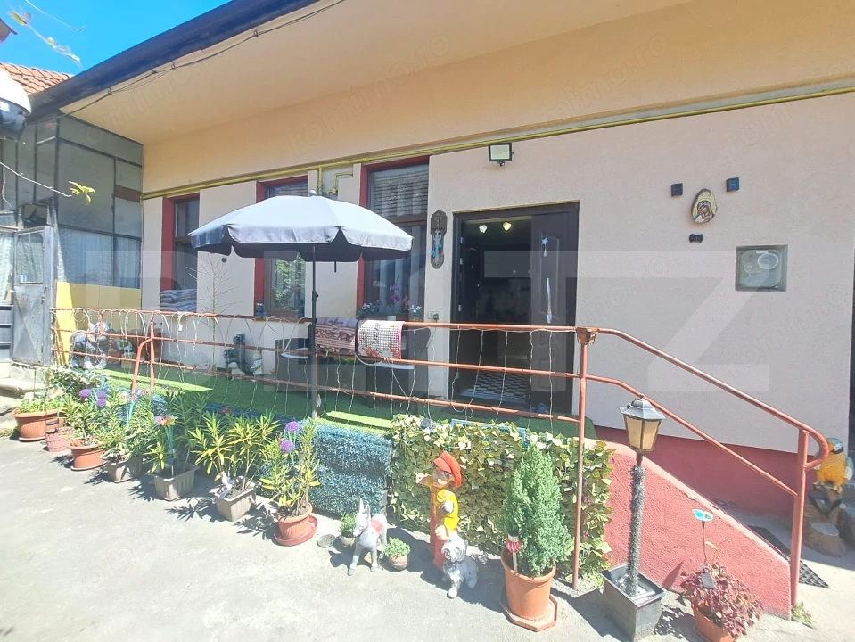 Casă la curte comună, 50 mp utili, pod și beci, zona Mihai Viteazul