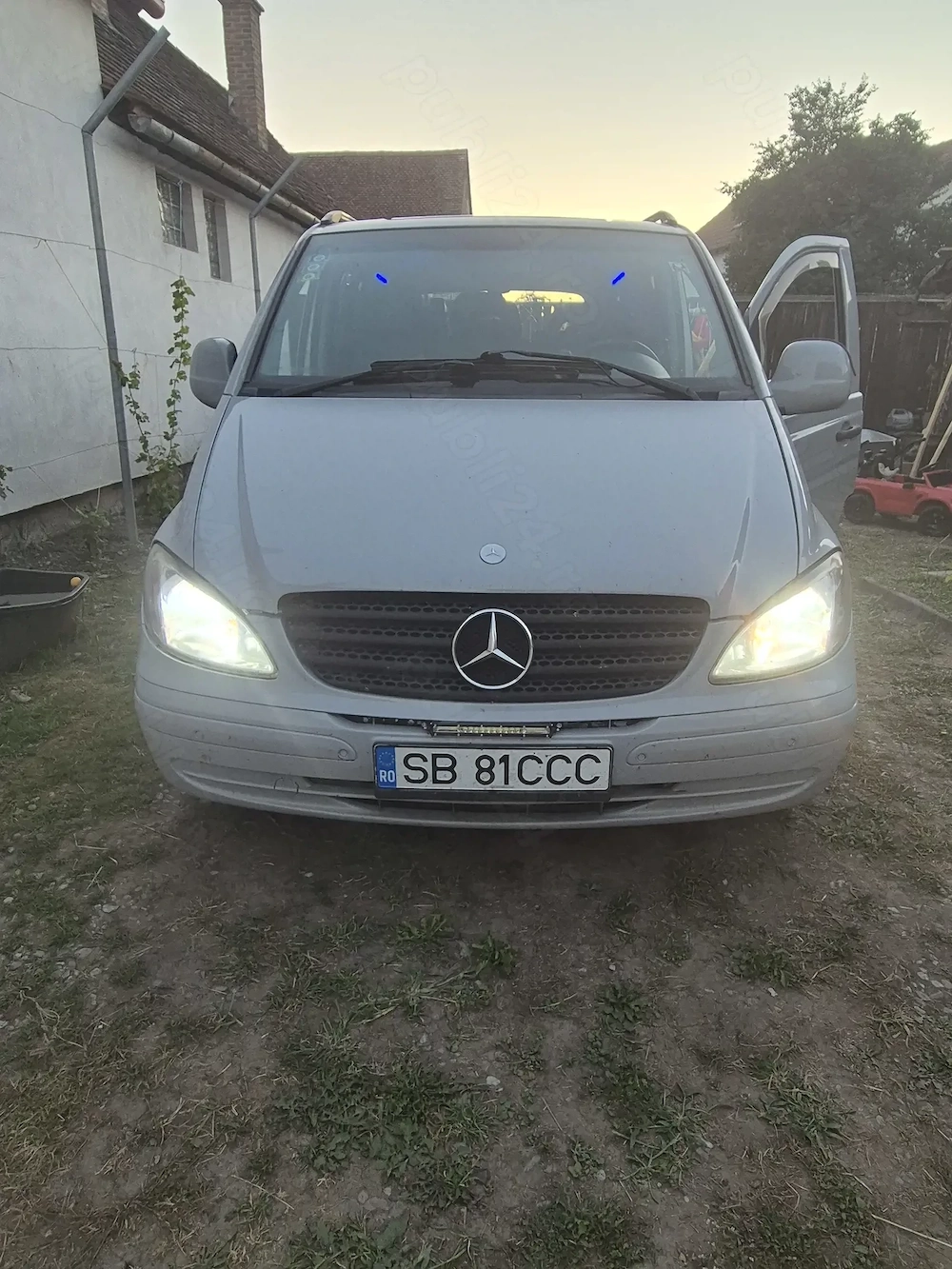 Mercedes Vito 2004    8+1 locuri