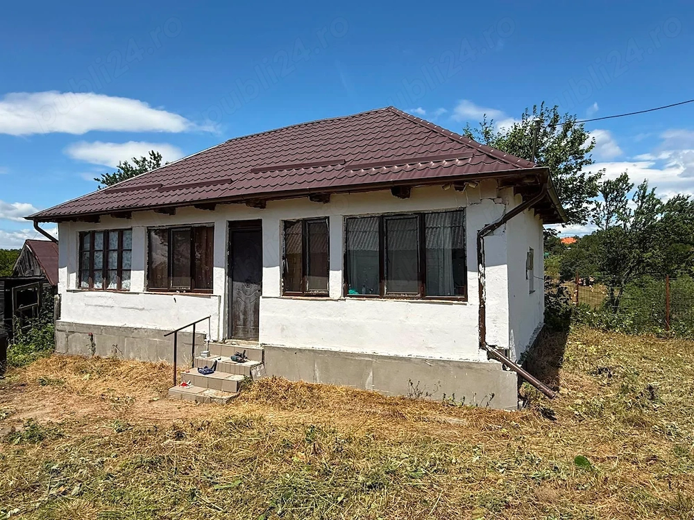Casă la munte, Ponoarele   Mehedinți, izolată termic, acoperiș nou