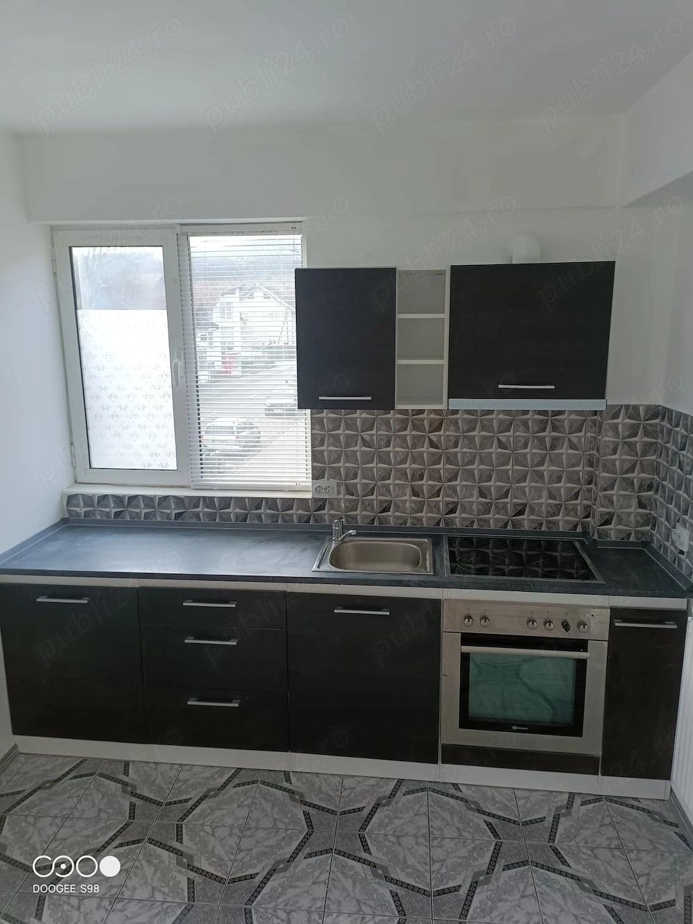 inchiriez apartament cetate zona piata